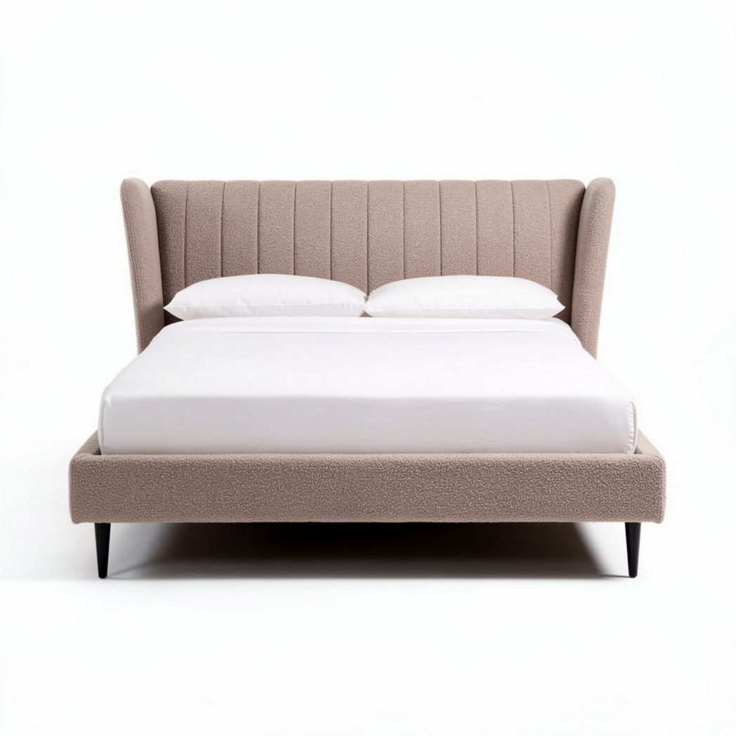 Letto matrimoniale rosato con testiera trapuntata dimensioni 200 x 160 cm